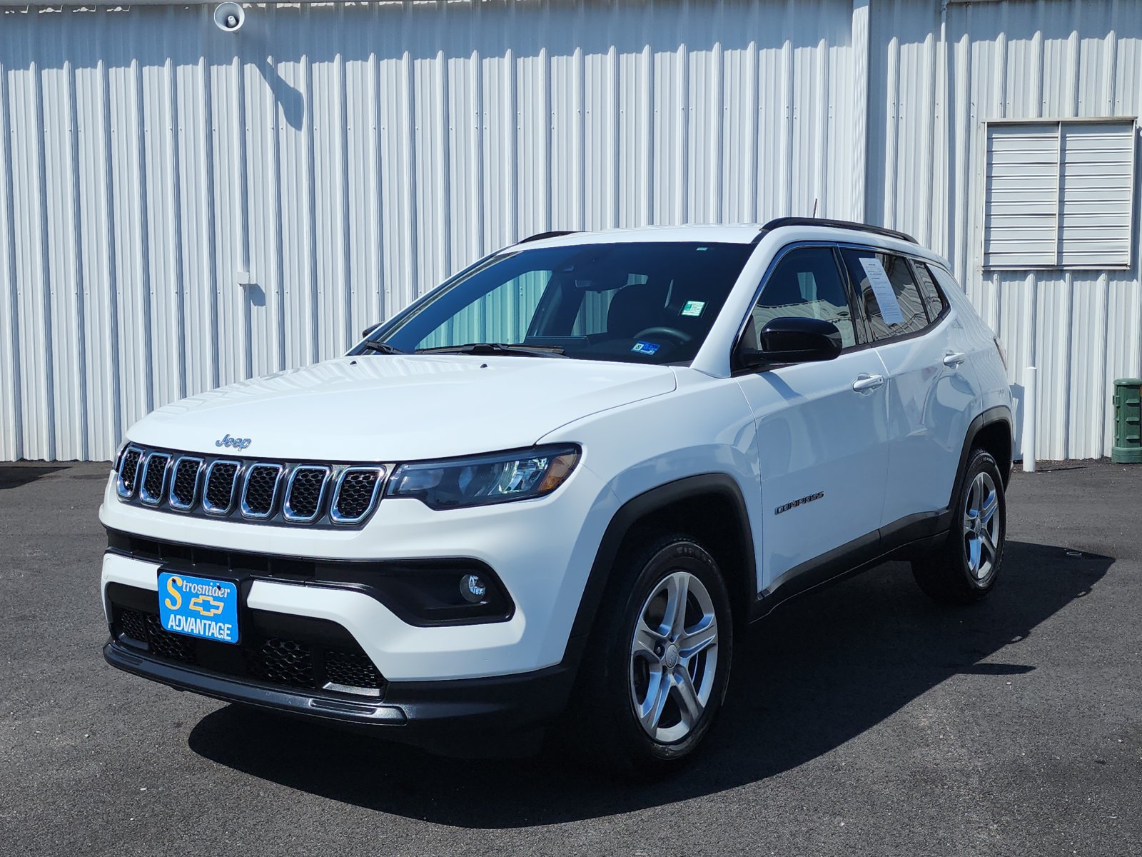 Used 2023 Jeep Compass Latitude AWD/4WD image 1