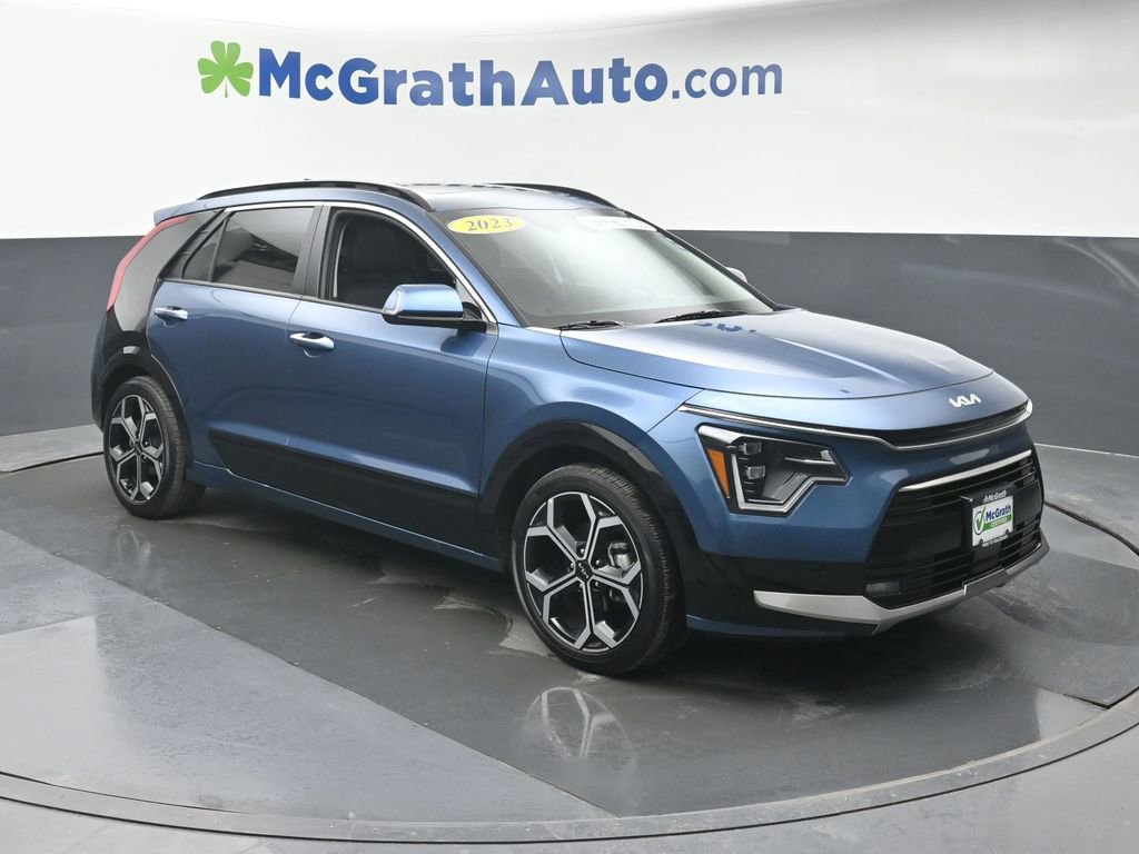 Used 2023 Kia Niro SX Touring image 2