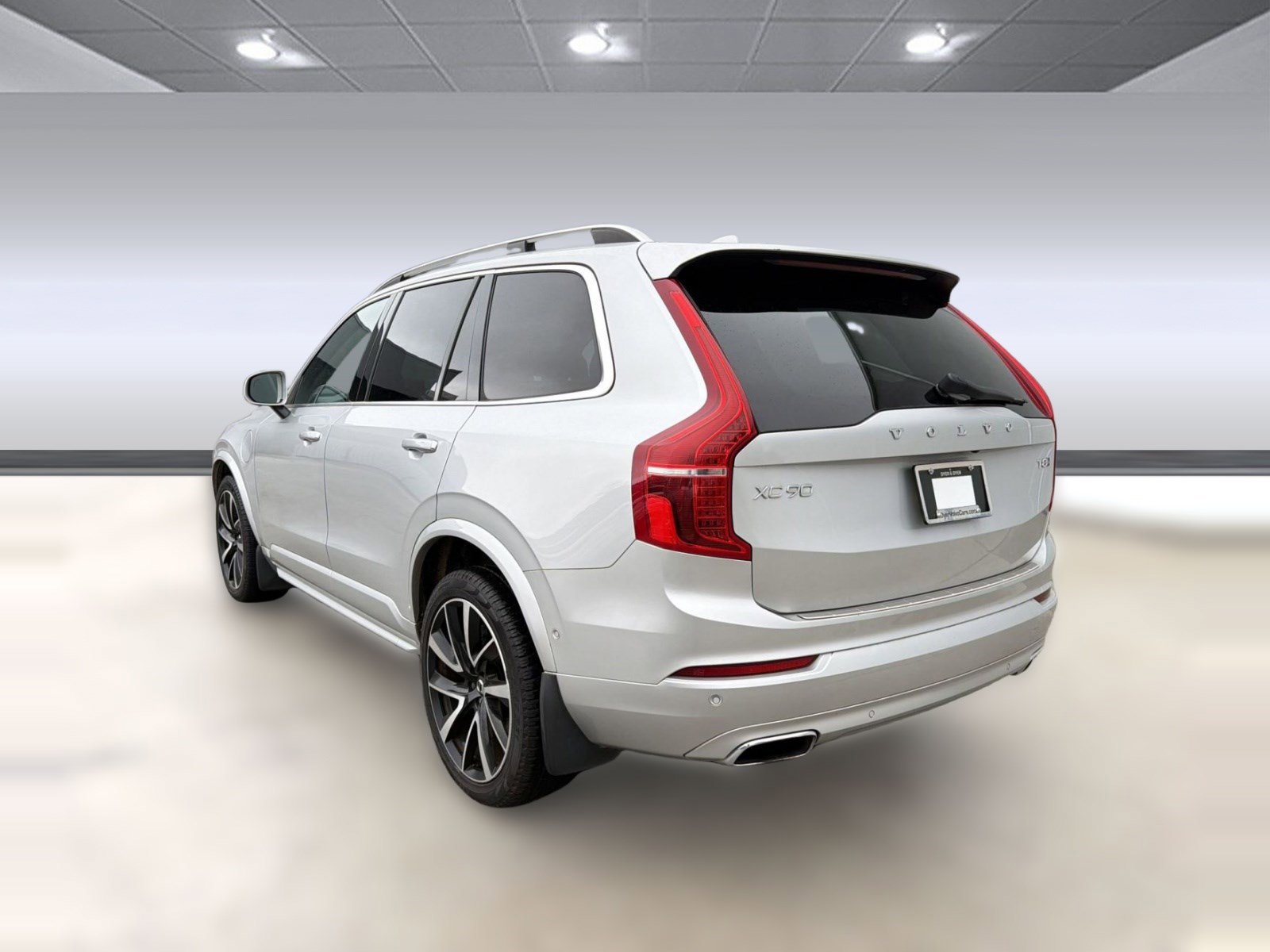 Used 2018 Volvo XC90 T8 Momentum w/ Convenience Package image 3