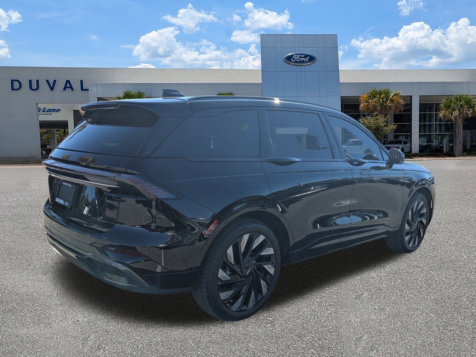 Used 2024 Lincoln Nautilus Reserve w/ Jet Appearance Package (87T) image 4