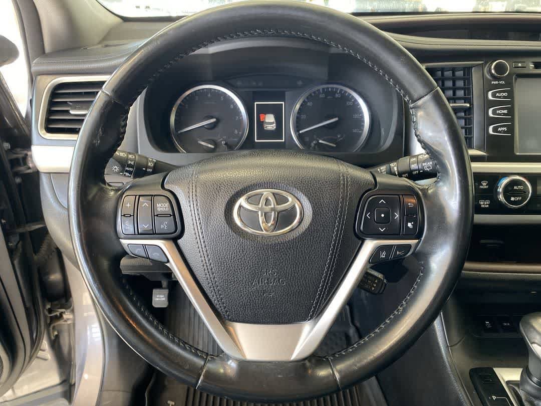 Used 2017 Toyota Highlander XLE AWD/4WD image 17