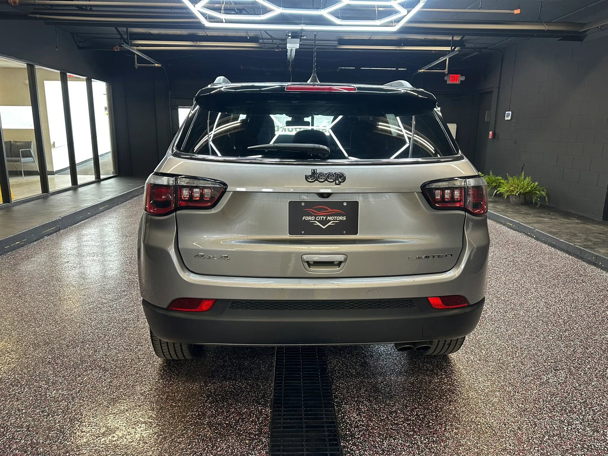 Used 2018 Jeep Compass Limited image 6