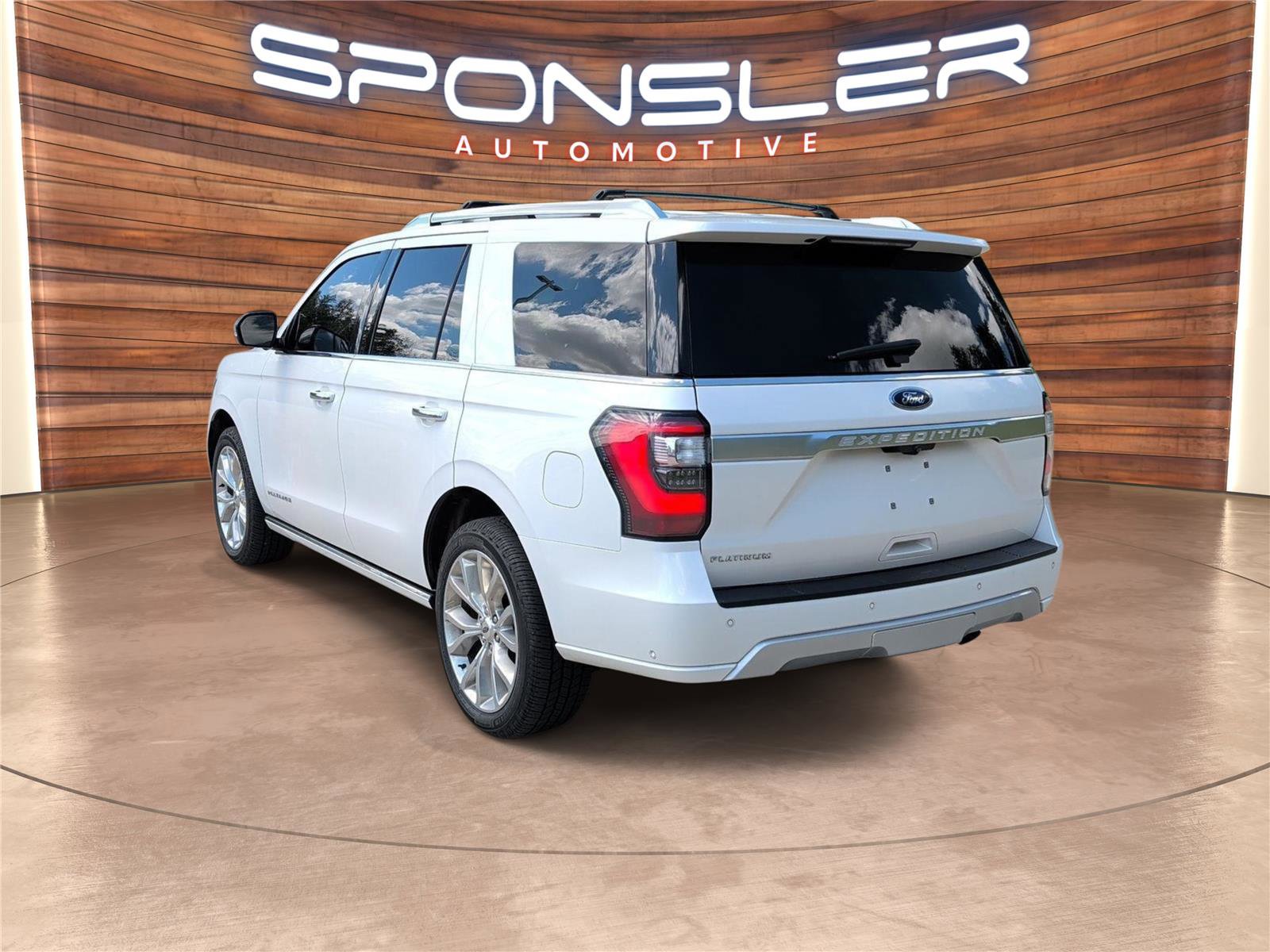 Used 2019 Ford Expedition Platinum AWD/4WD image 3