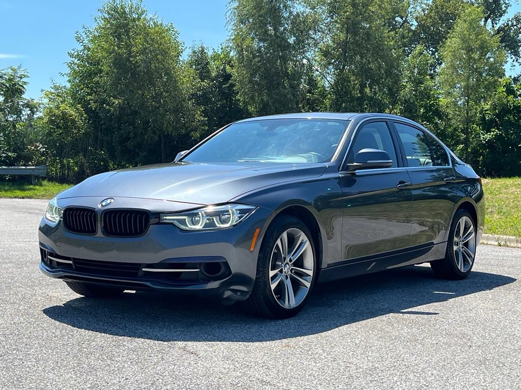 Used 2018 BMW 330i xDrive Sedan w/ Convenience Package AWD/4WD image 3