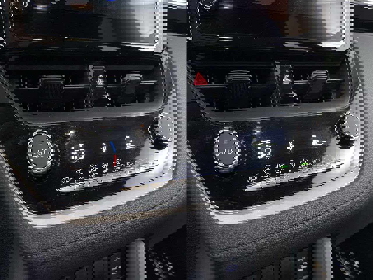 Used 2024 Toyota Corolla Cross LE image 16