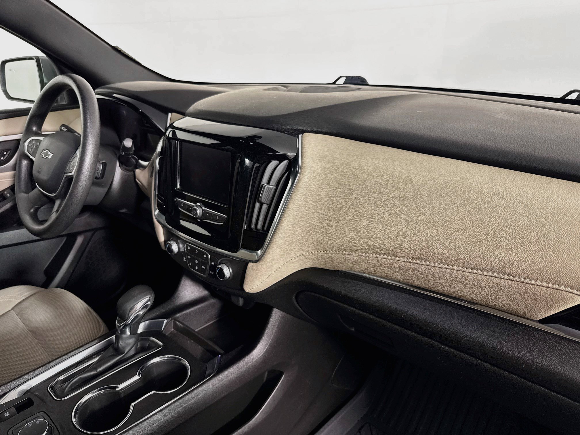 Used 2024 Chevrolet Traverse LS w/ Midnight/Sport Edition FWD image 28