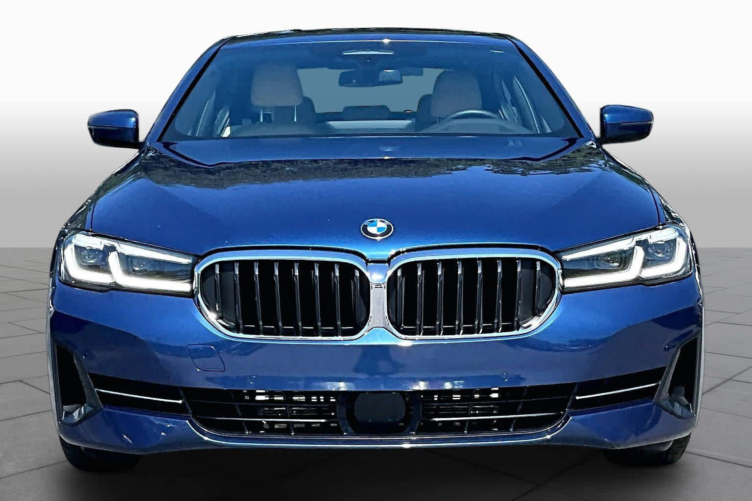 Used 2023 BMW 530i w/ Premium Package RWD image 4