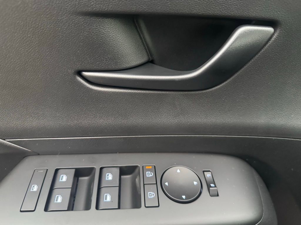 New 2026 Hyundai Kona SE image 11