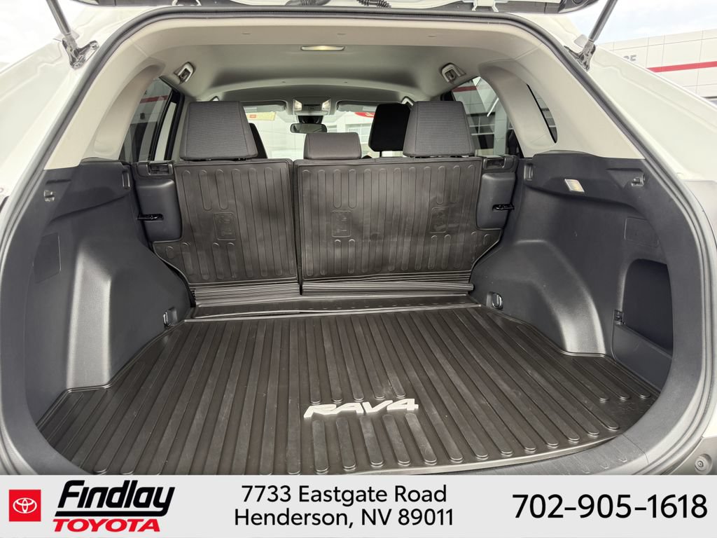 Used 2022 Toyota RAV4 LE FWD image 18