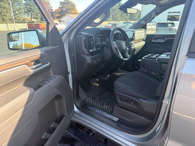 Used 2025 Chevrolet Silverado 1500 LT AWD/4WD image 14