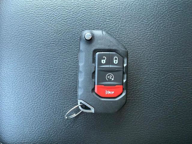 Used 2022 Jeep Wrangler Unlimited Sahara w/ Cold Weather Group AWD/4WD image 27