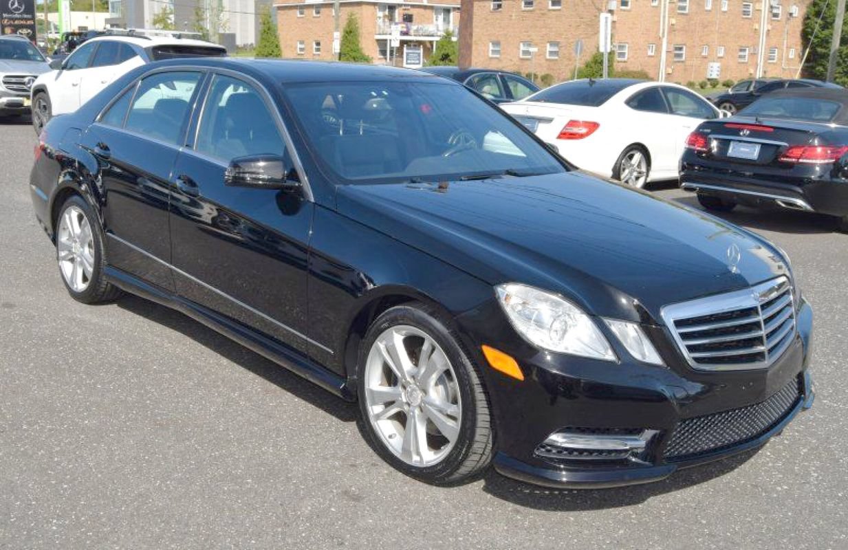 Used 2013 Mercedes-Benz E 350 4MATIC Sedan image 17
