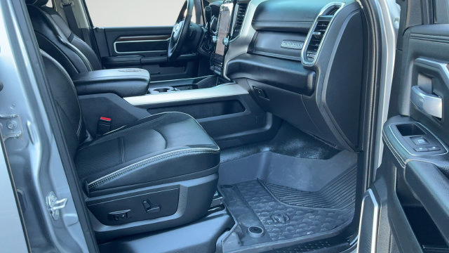 Used 2024 RAM 4500 Laramie AWD/4WD image 25