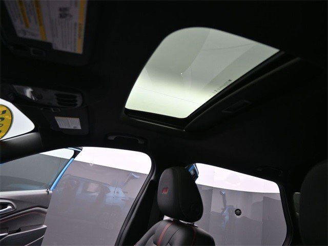 Certified 2025 Chevrolet Trax RS w/ Sunroof Package image 20