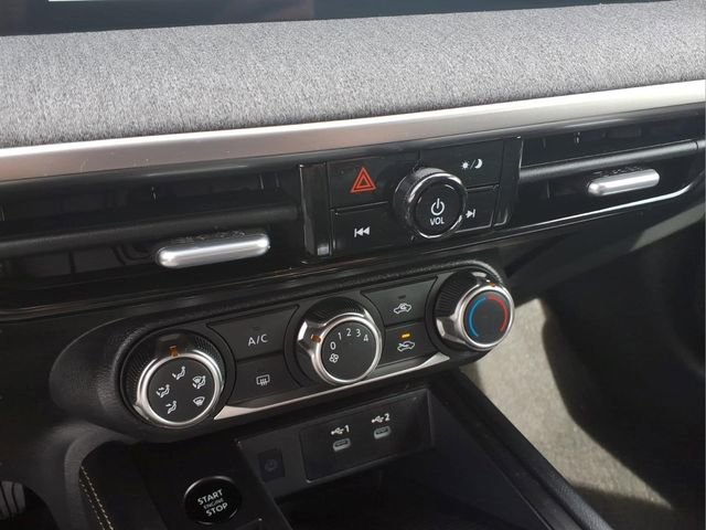 Certified 2025 Nissan Kicks SV AWD/4WD image 11