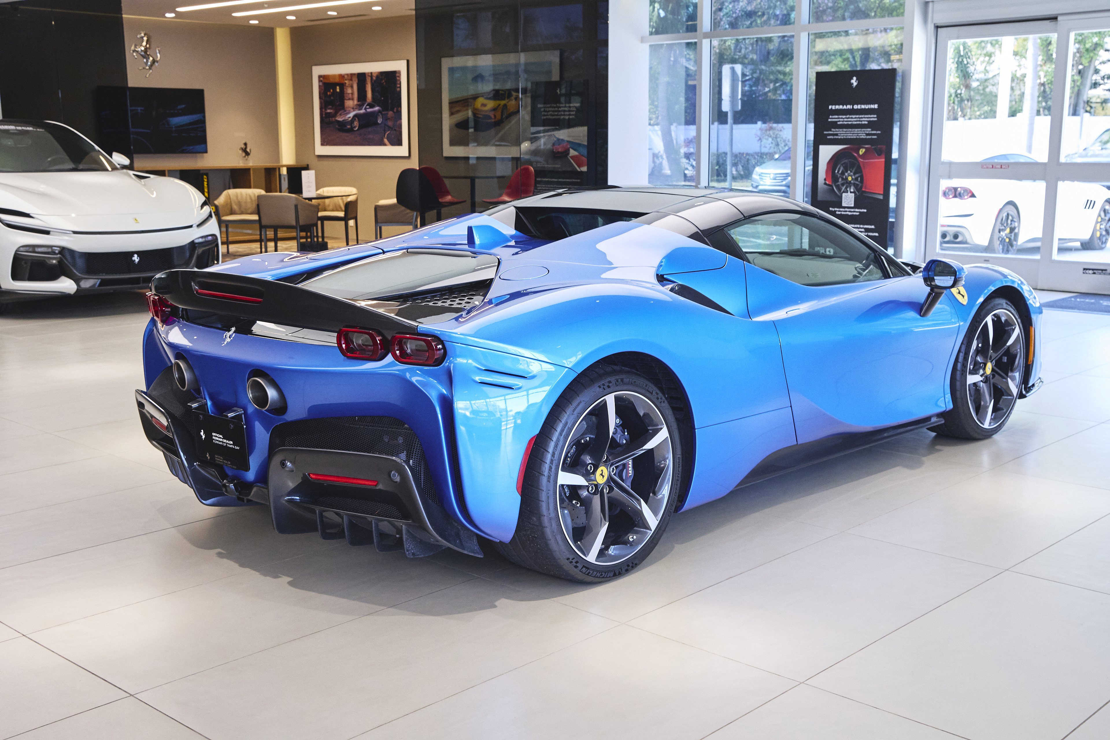 Used 2023 Ferrari SF90 Spider image 59