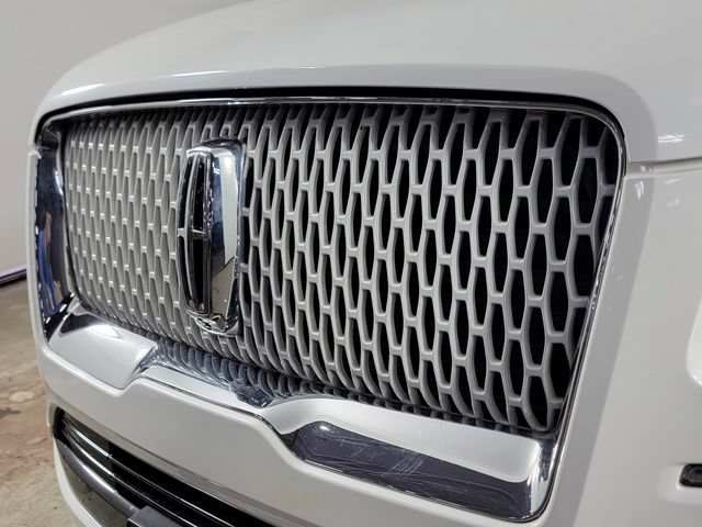 Used 2020 Lincoln Navigator Reserve w/ Equipment Group 208A Reserve AWD/4WD image 10