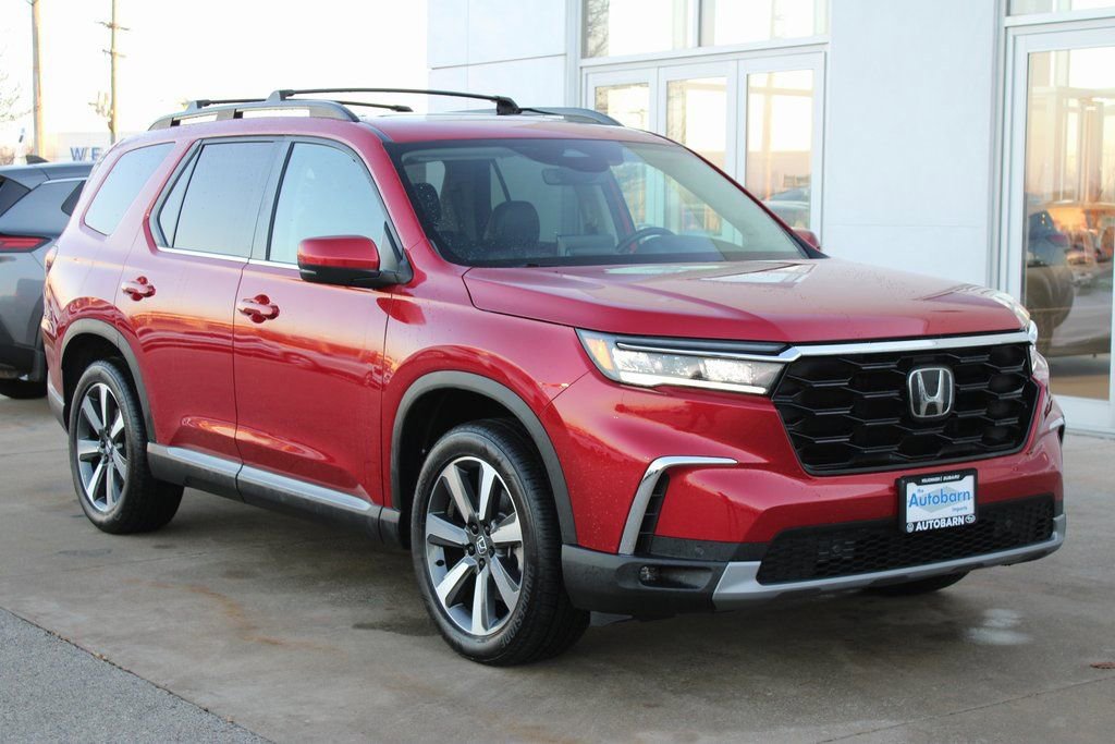Used 2023 Honda Pilot Touring image 1