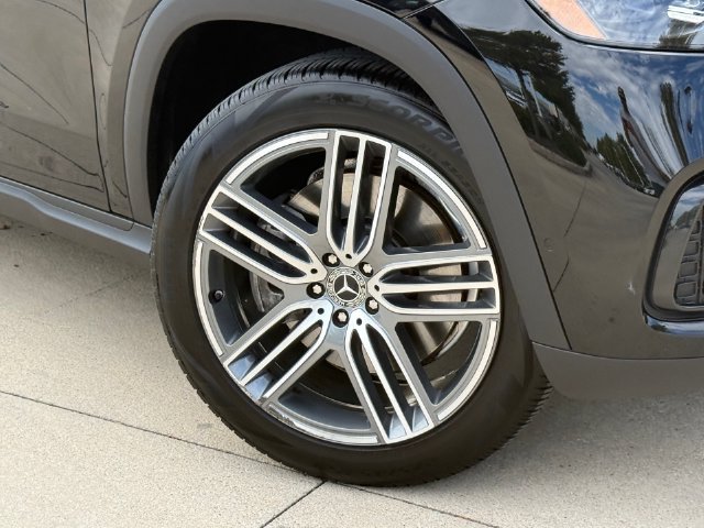 Used 2025 Mercedes-Benz GLS 450 4MATIC image 2