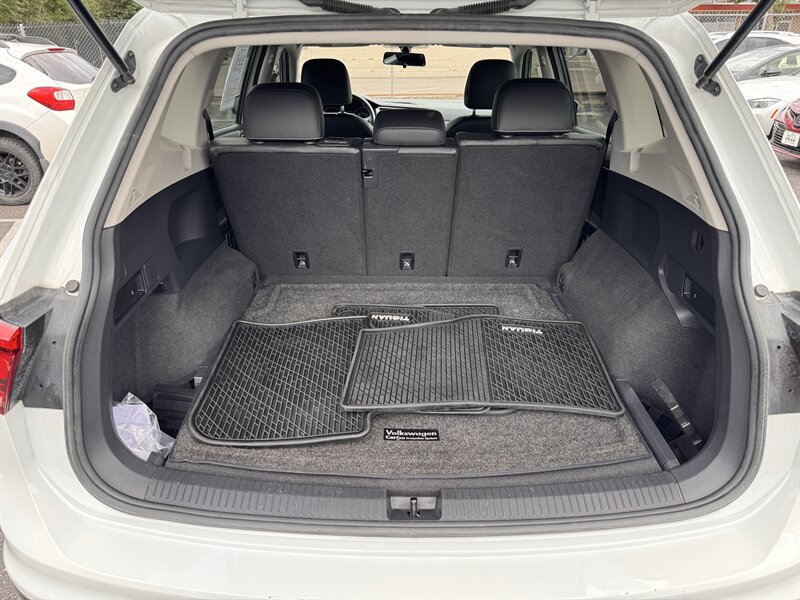 Used 2021 Volkswagen Tiguan SE w/ Panoramic Sunroof Package AWD/4WD image 24