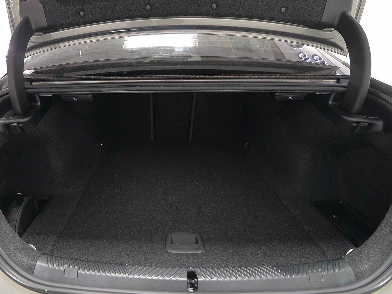 Used 2026 BMW i5 eDrive40 w/ Premium Package RWD image 12