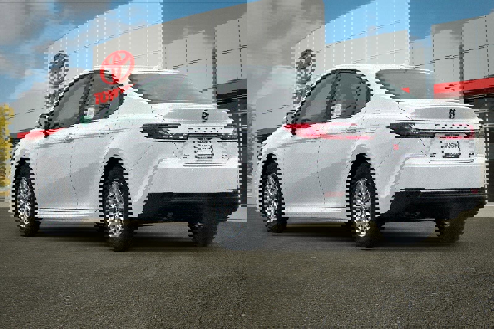 Used 2026 Toyota Camry LE image 5