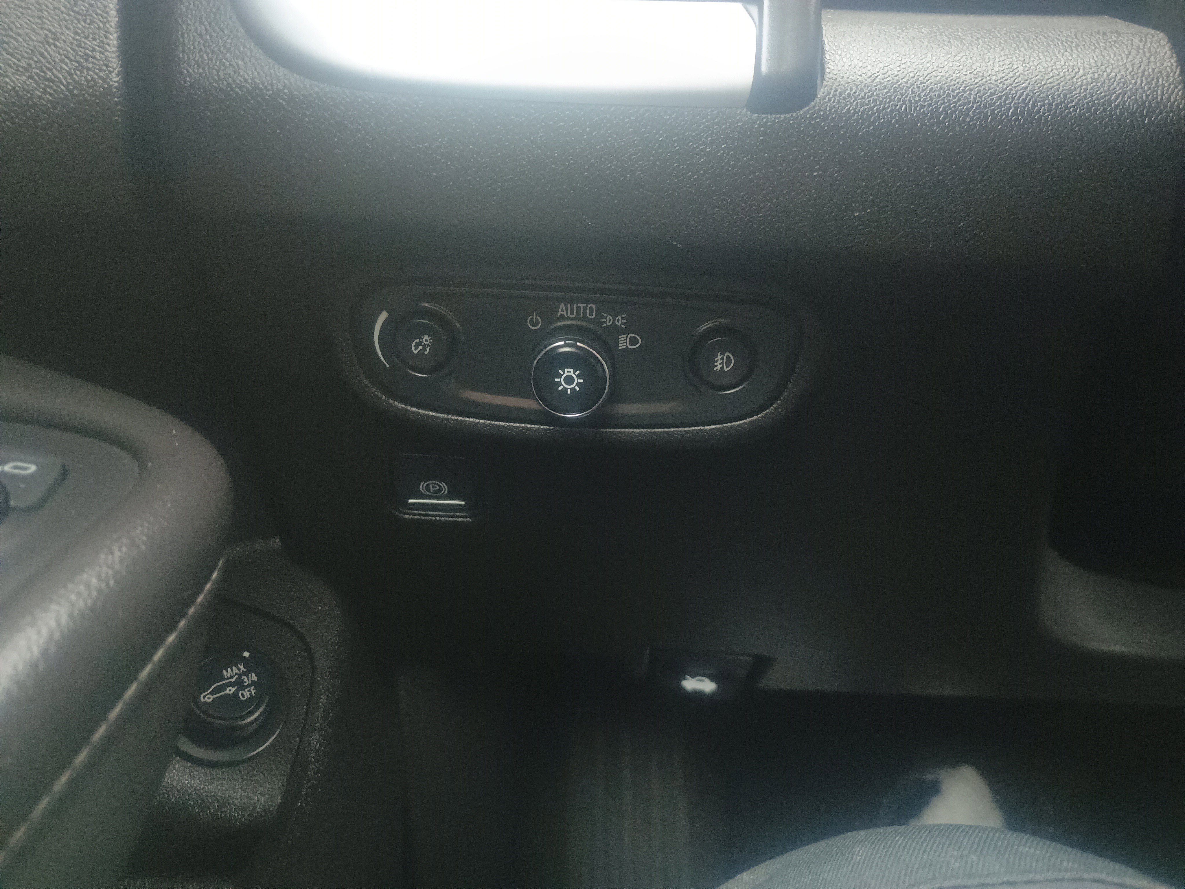 Used 2024 GMC Terrain SLT image 21