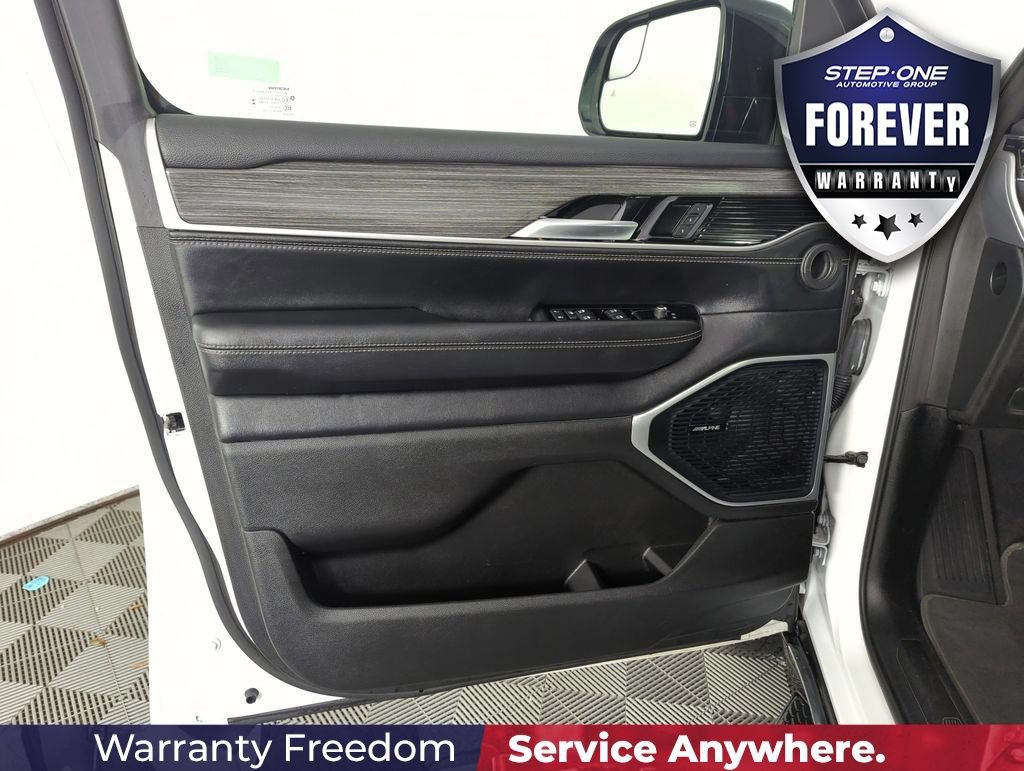 Used 2024 Jeep Wagoneer Series II w/ Flexible Seating Group RWD image 18