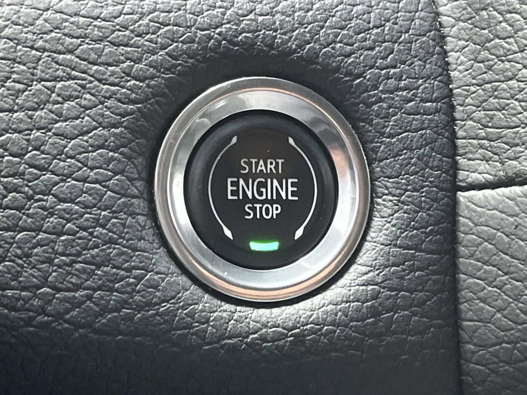 Used 2022 GMC Yukon Denali w/ Denali Ultimate Package AWD/4WD image 34