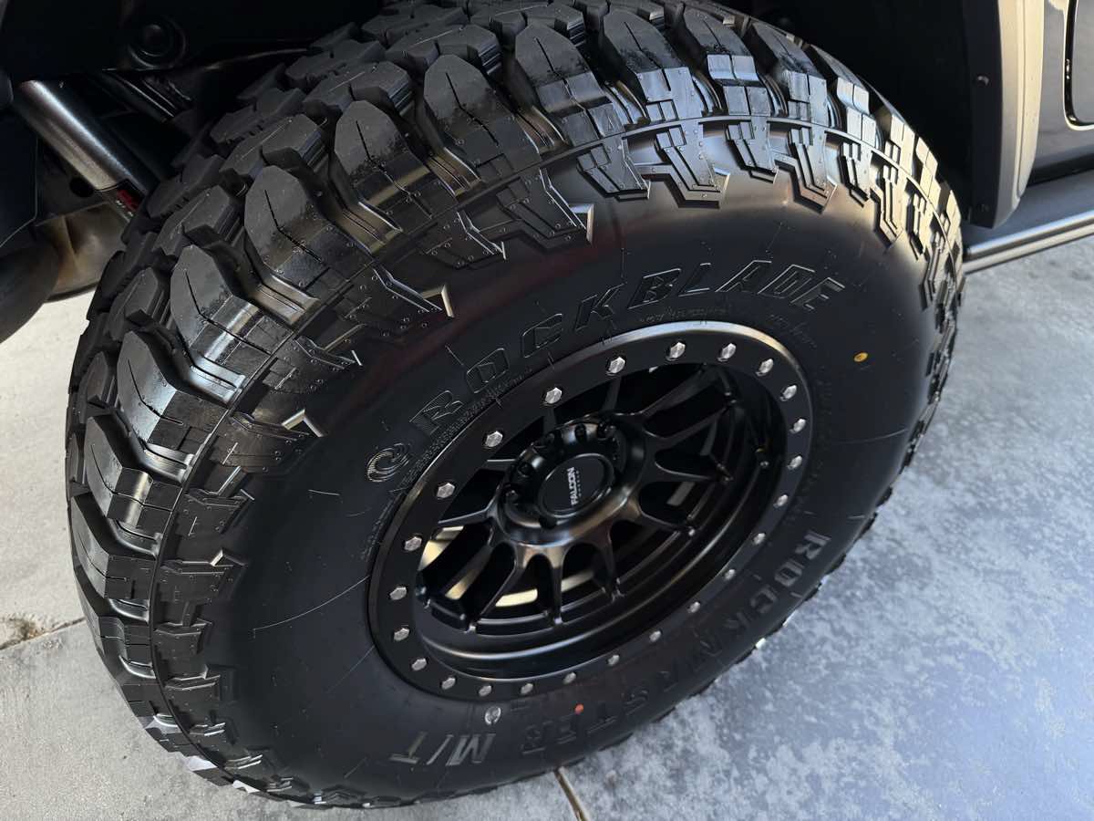 Used 2024 Jeep Wrangler Sport AWD/4WD image 28