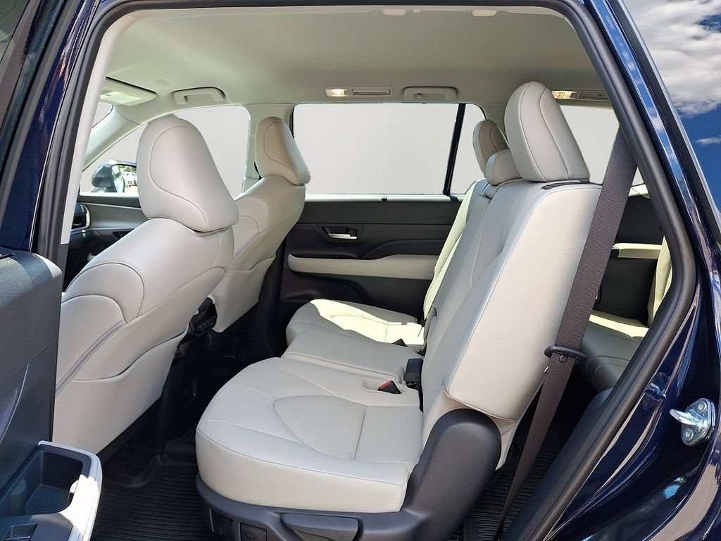 Used 2026 Toyota Grand Highlander AWD image 8