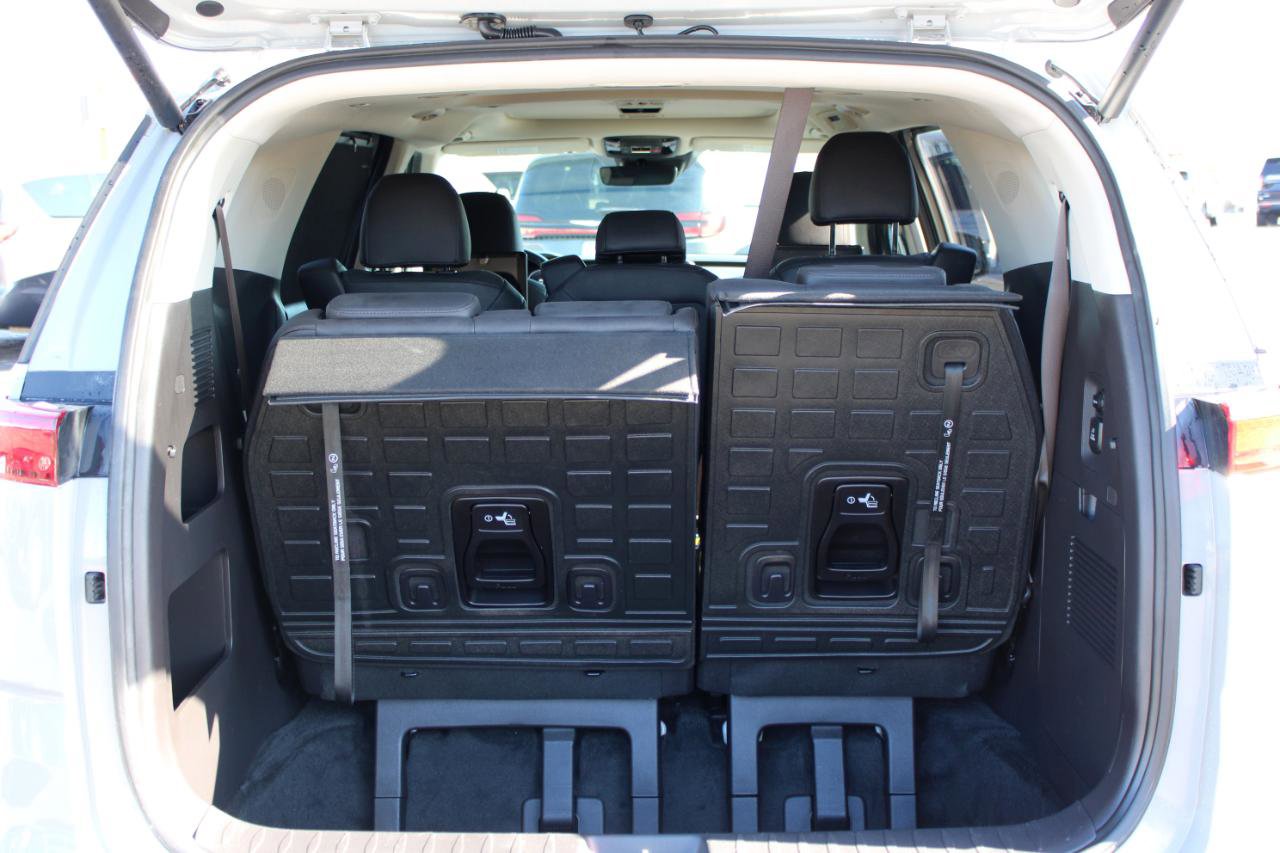 Used 2024 Kia Carnival SX Prestige image 8