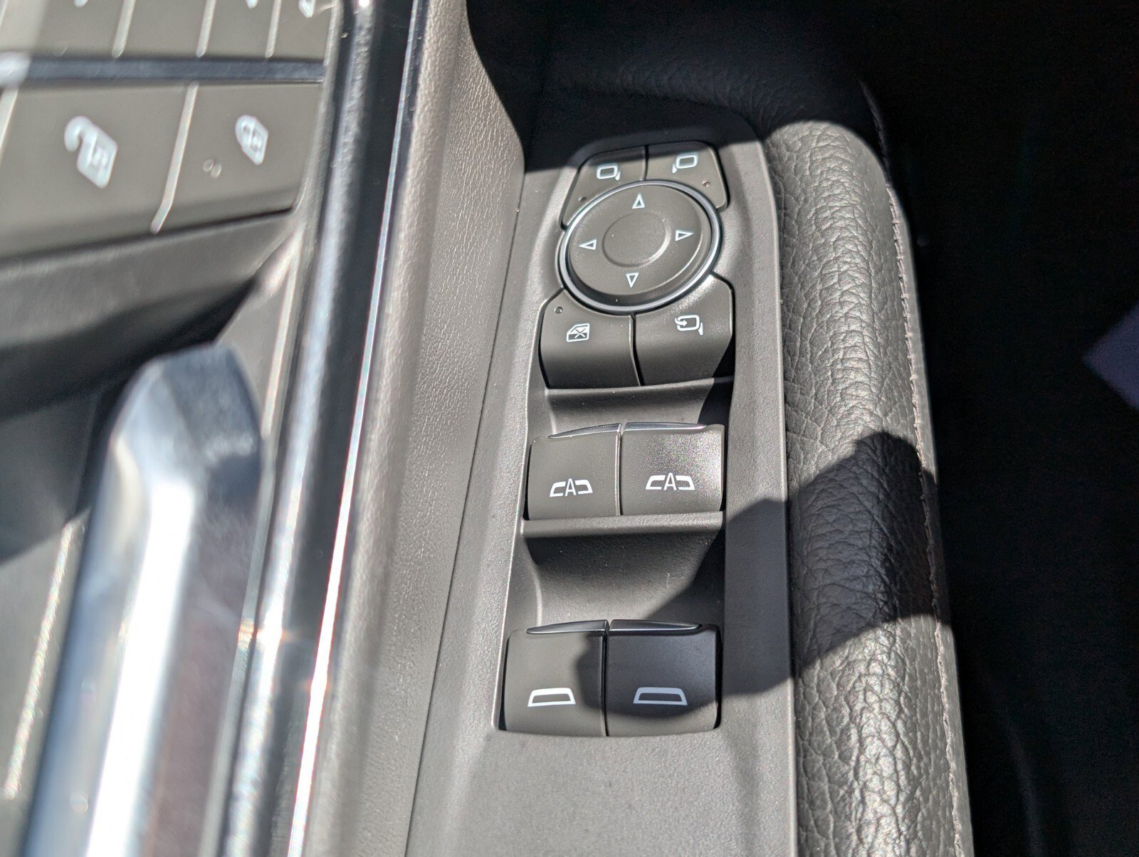 Used 2025 GMC Yukon XL Denali RWD image 35