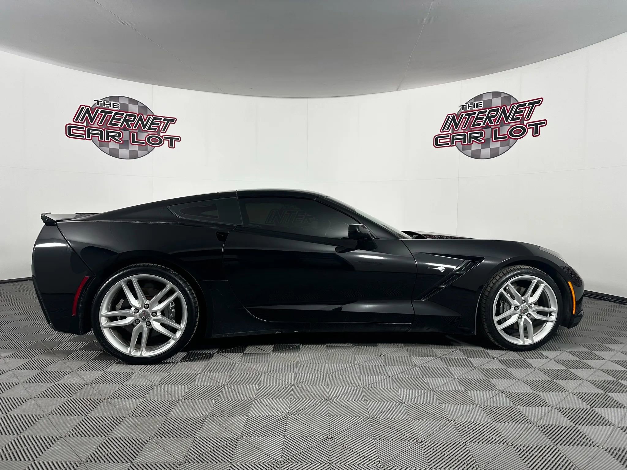 Used 2018 Chevrolet Corvette Stingray Coupe w/ Battery Protection Package image 8