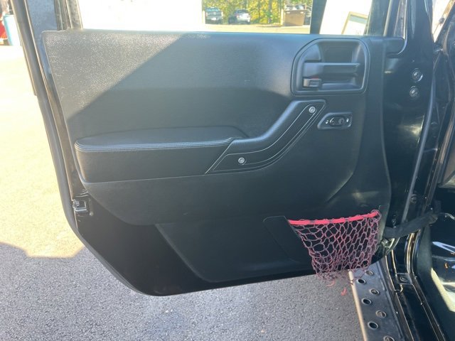 Used 2017 Jeep Wrangler Unlimited Rubicon image 25