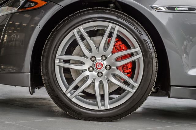 Used 2019 Jaguar XJ R-Sport image 13