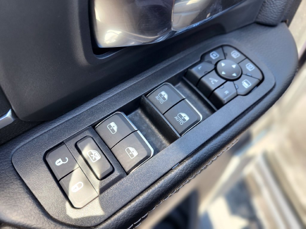 New 2026 RAM 2500 Laramie AWD/4WD image 17