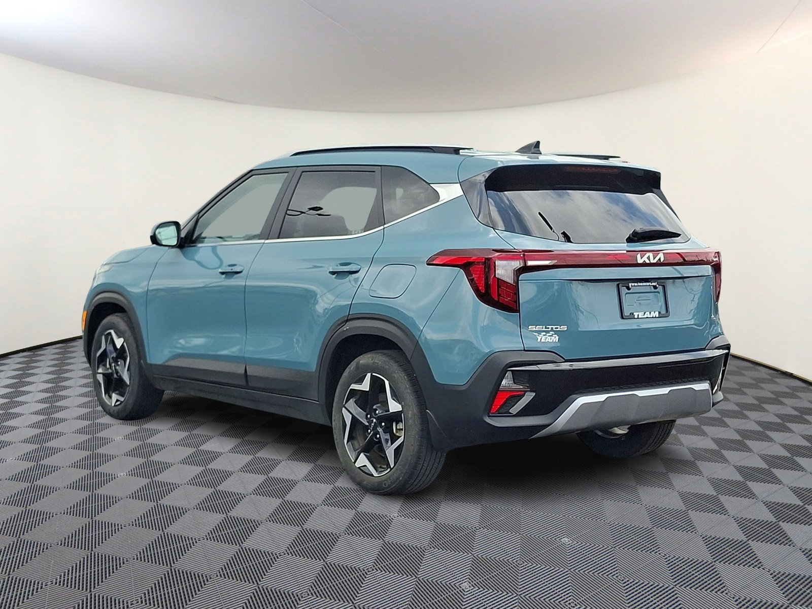 Used 2024 Kia Seltos EX AWD/4WD image 4