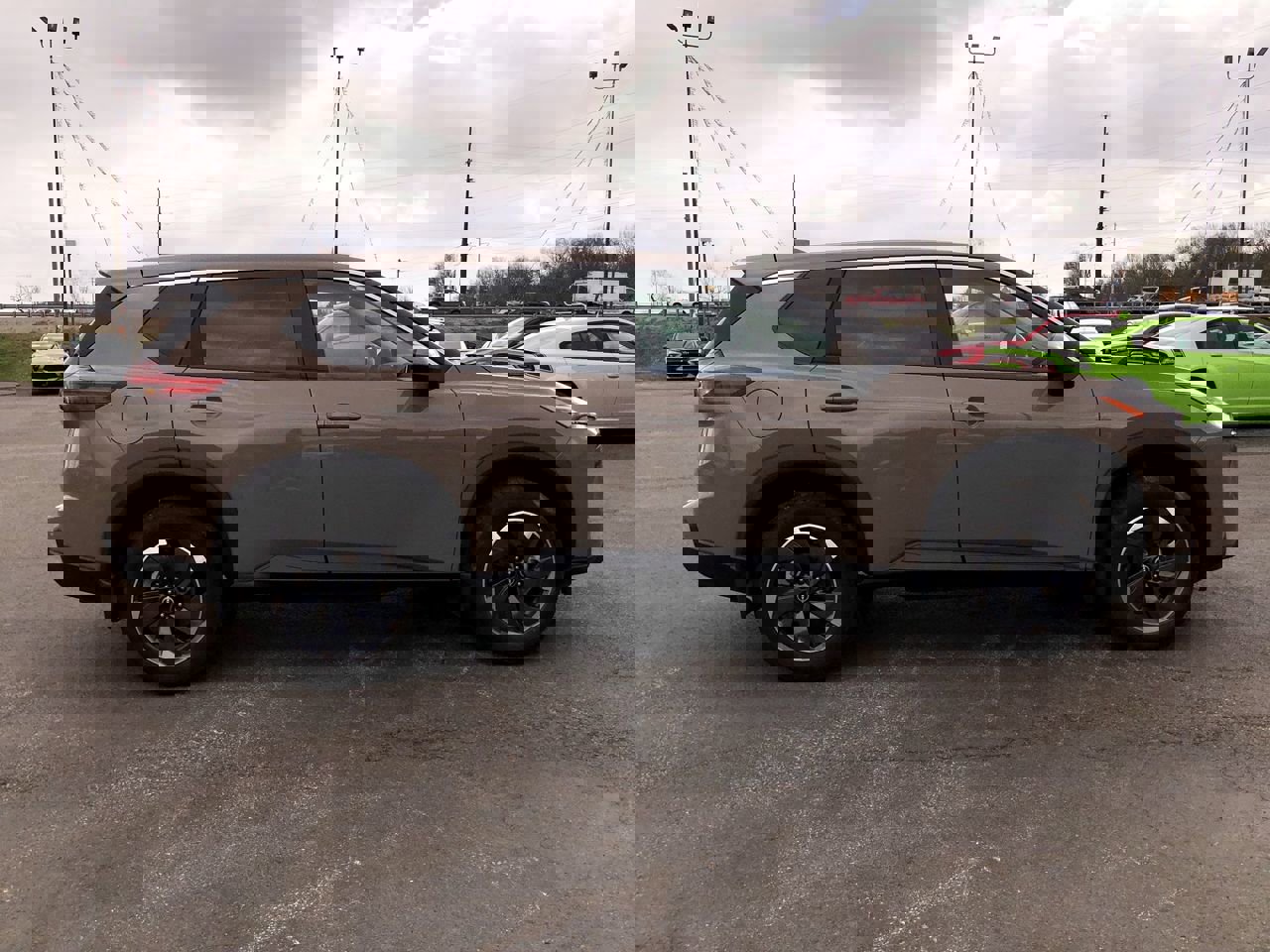 Used 2025 Nissan Rogue SV image 14