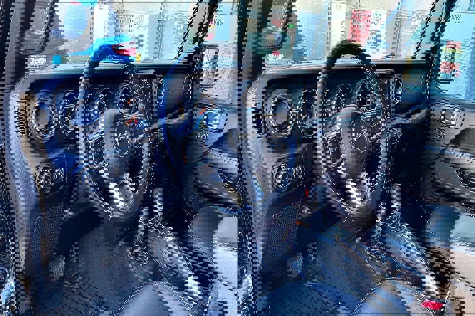 Used 2019 Jeep Wrangler Unlimited Sahara image 17