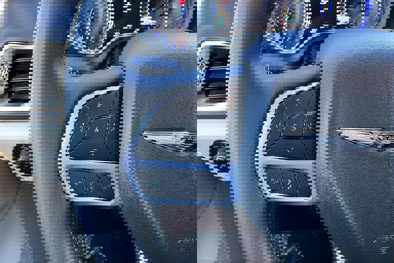 Used 2023 Chrysler Pacifica Touring-L image 23