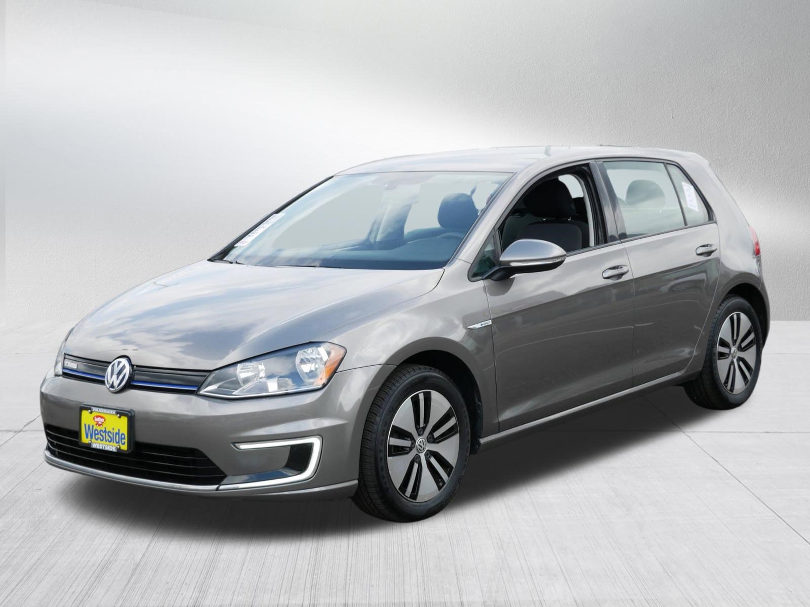 Used 2016 Volkswagen e-Golf SE w/ DC Fast Charging Package FWD image 3