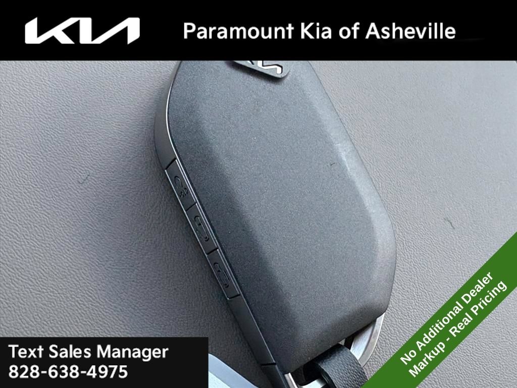 New 2026 Kia Carnival EX FWD image 27