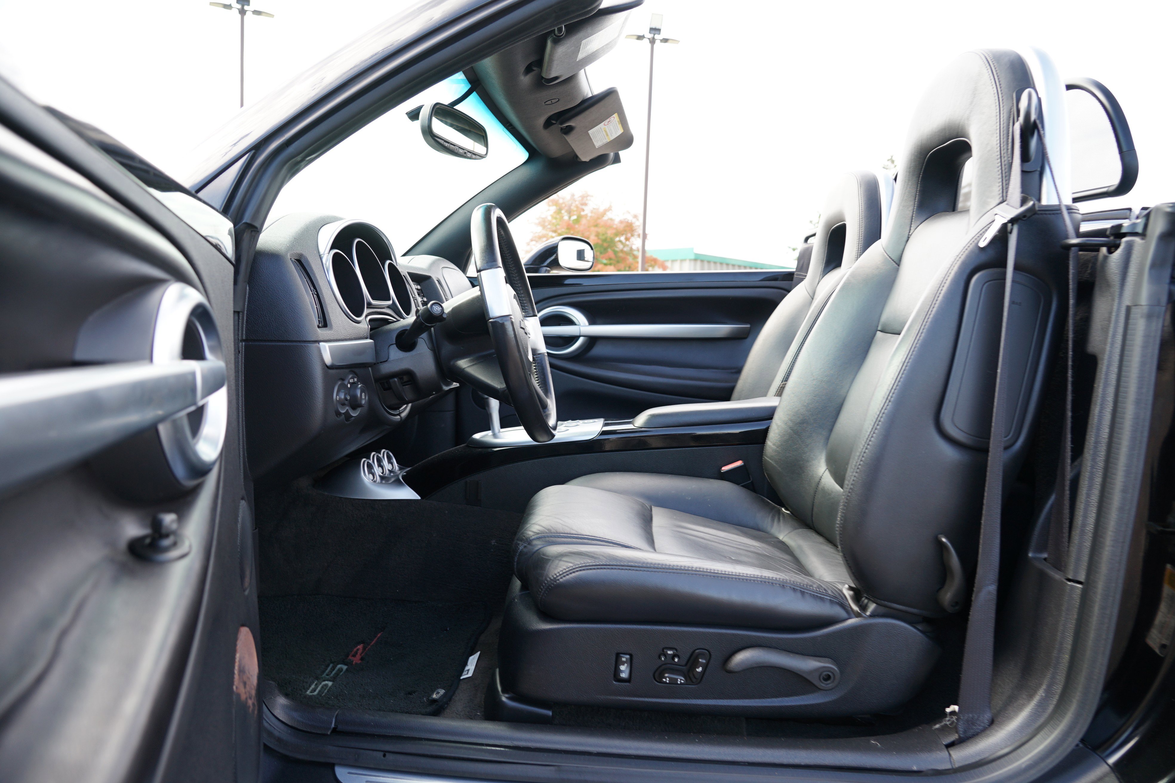 Used 2006 Chevrolet SSR w/ Preferred Equipment Group RWD image 16