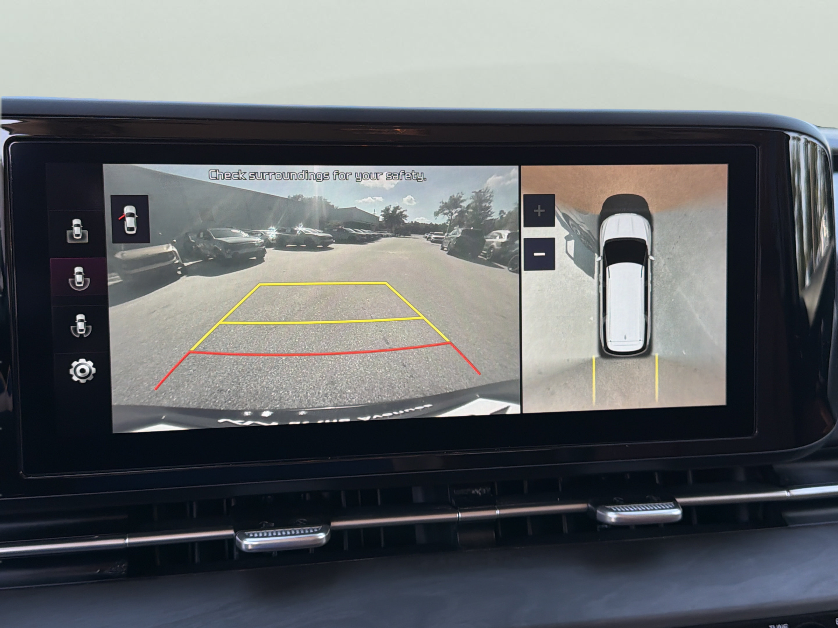 Used 2022 Kia Carnival SX FWD image 11