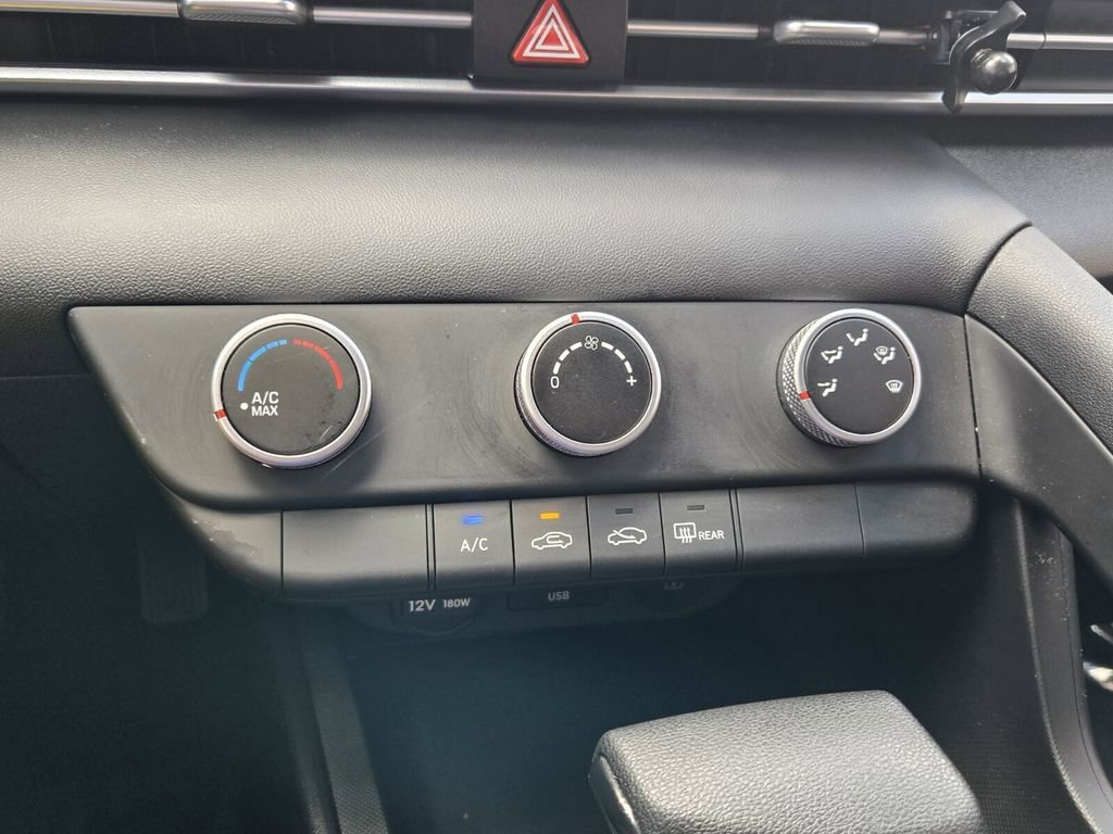 Certified 2025 Hyundai Elantra SE FWD image 20