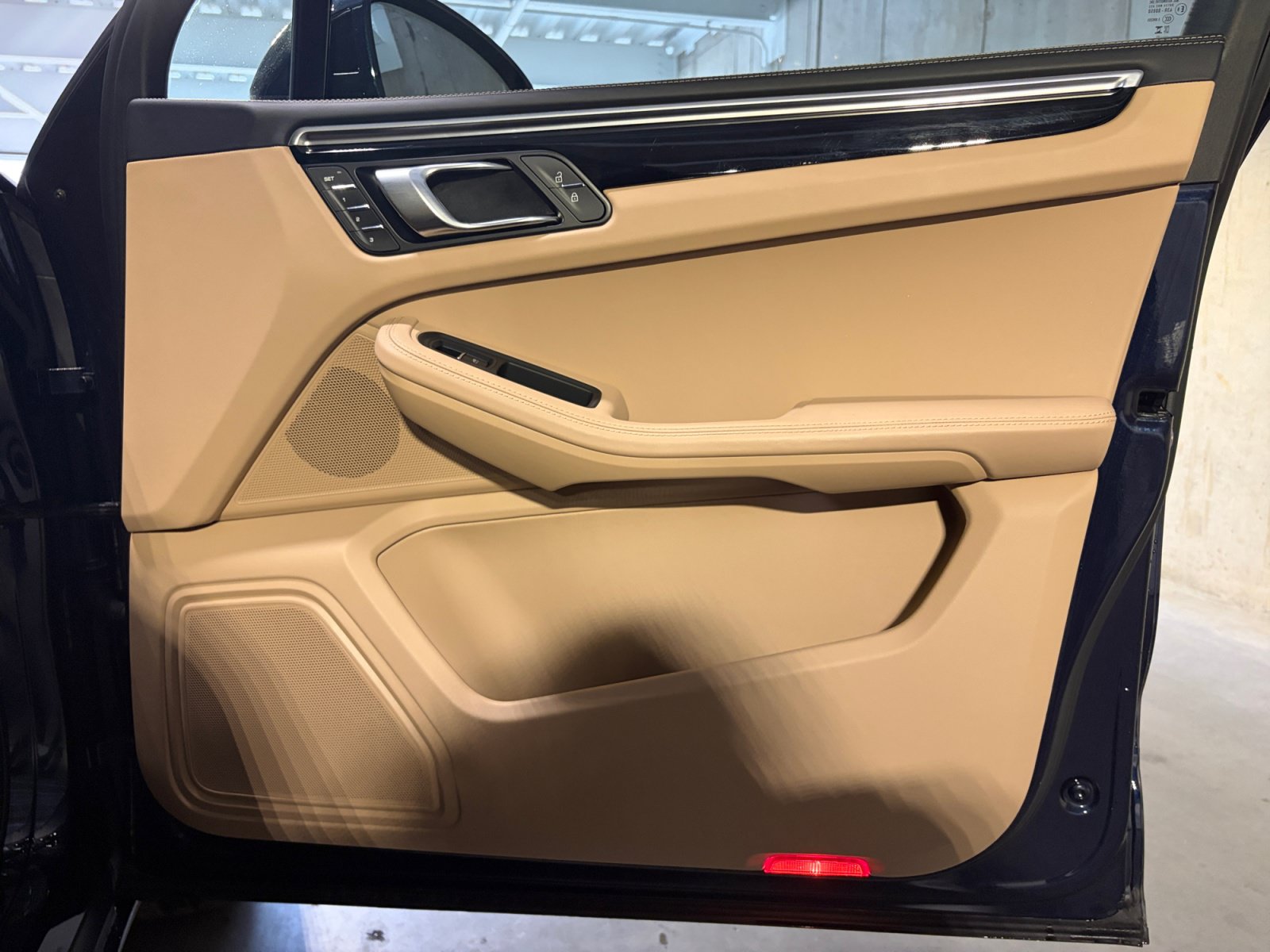 Certified 2023 Porsche Macan Turbo AWD/4WD image 28