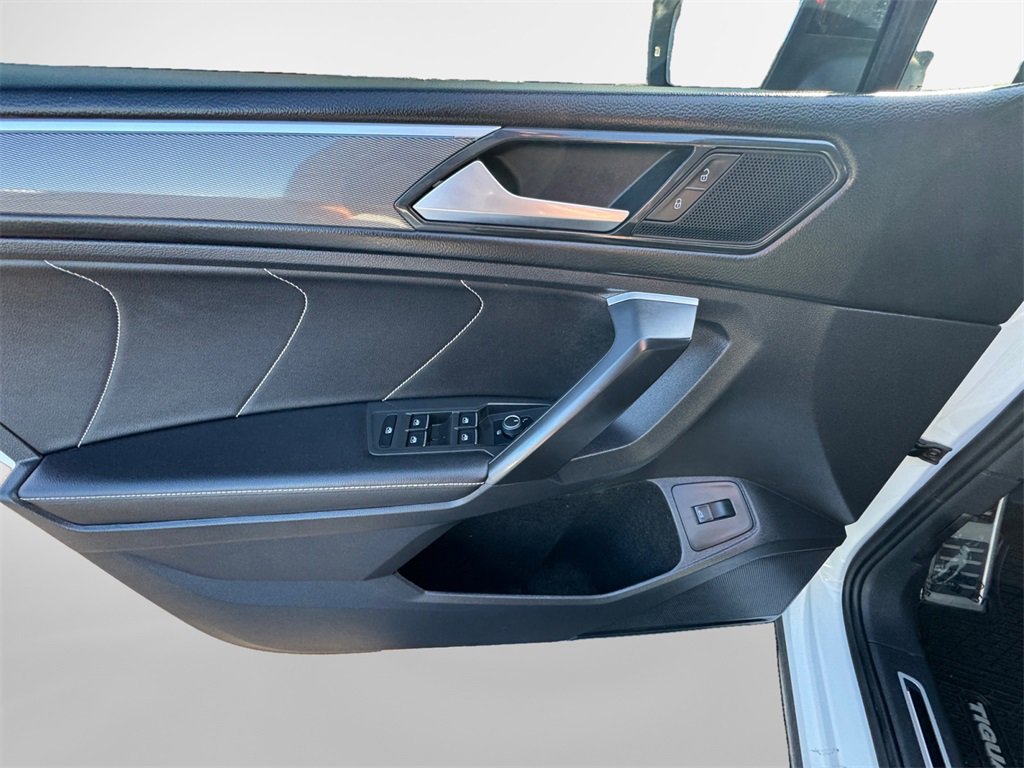 Used 2024 Volkswagen Tiguan SE R-Line image 27