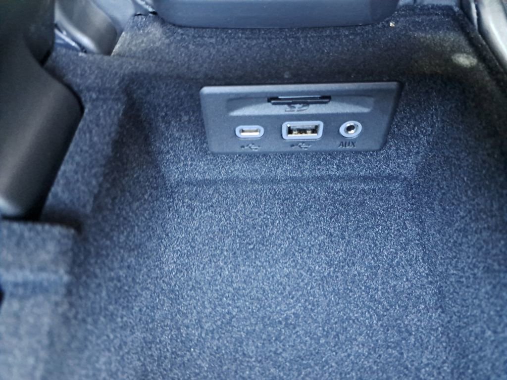 Used 2023 Chevrolet Corvette Stingray Premium Conv w/ Z51 Performance Package image 6