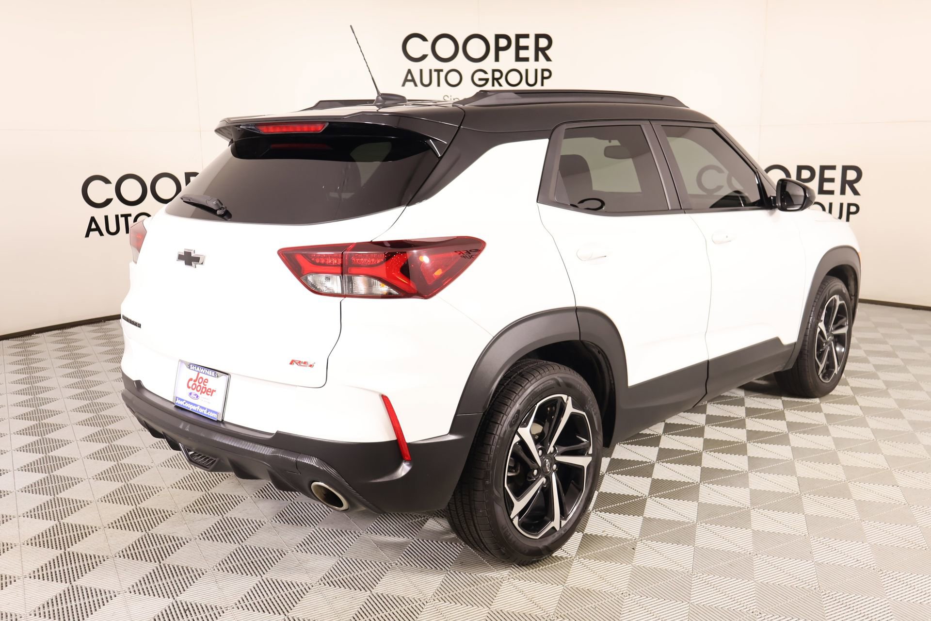 Used 2023 Chevrolet TrailBlazer RS w/ Sun and Liftgate Package FWD image 21